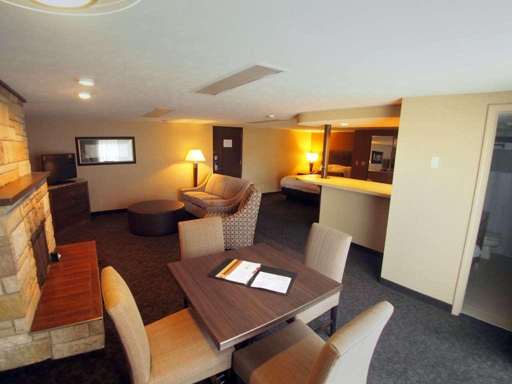 Evergreen Resort Cadillac Room photo