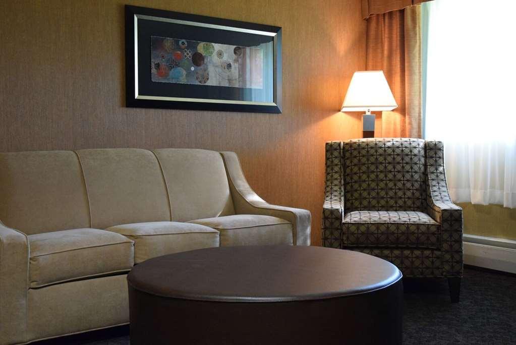 Evergreen Resort Cadillac Room photo