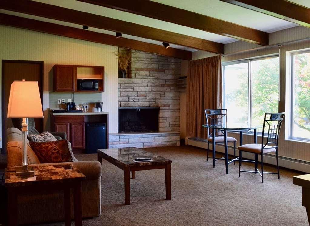 Evergreen Resort Cadillac Room photo